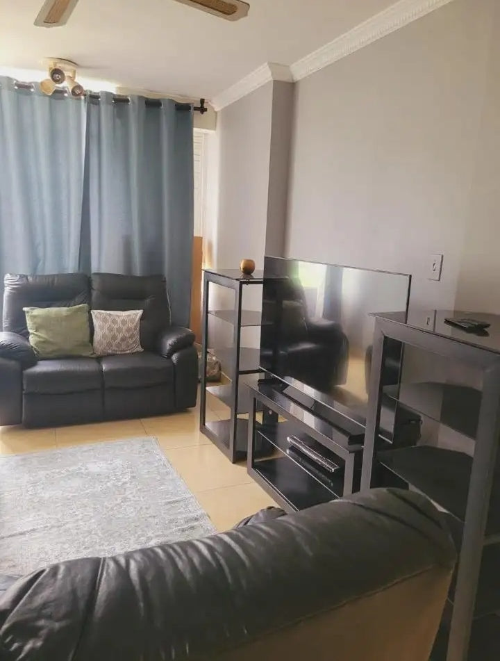 Flat to rent in Montclair