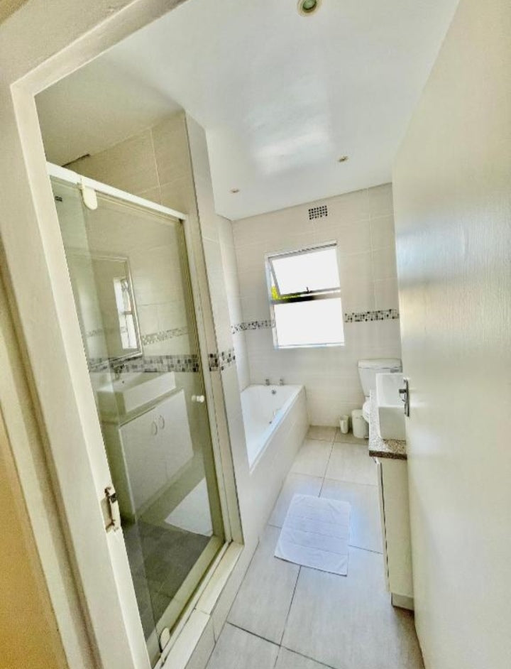 Flat to rent in Rondebosch