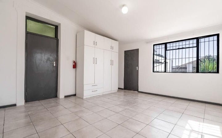 Flat to rent in Maitlands