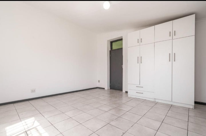 Flat to rent in Maitlands