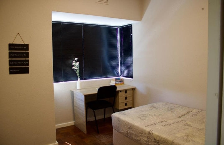 Flat to rent in Rosebank