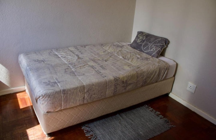 Flat to rent in Rosebank