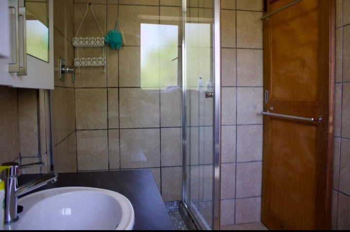 Flat to rent in Rosebank
