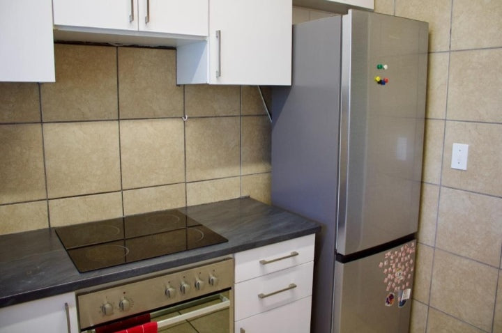 Flat to rent in Rosebank