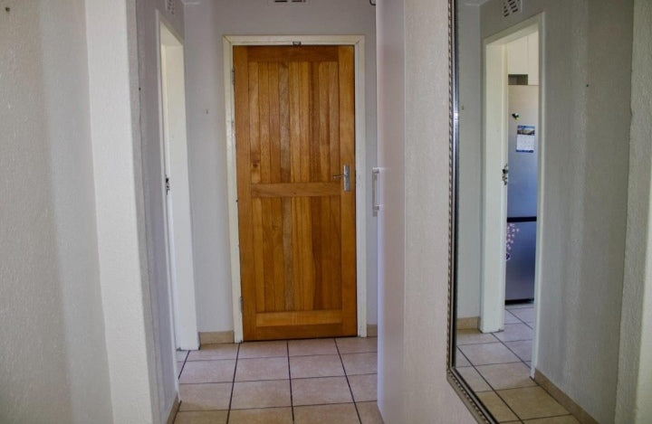 Flat to rent in Rosebank