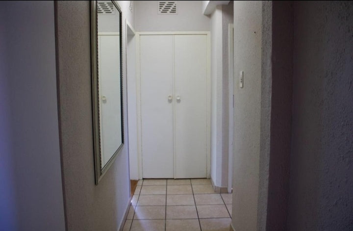 Flat to rent in Rosebank