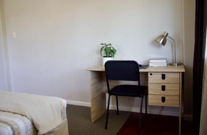 Flat to rent in Rosebank
