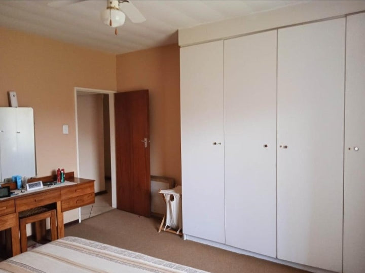 Flat to rent in Randfontein South