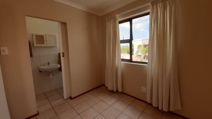 Flat to rent in Oakglen