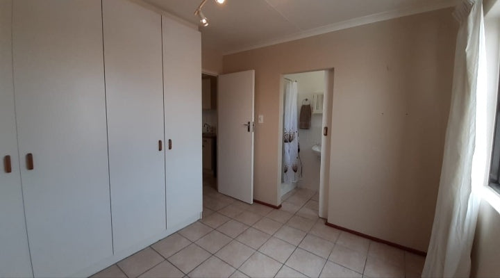 Flat to rent in Oakglen