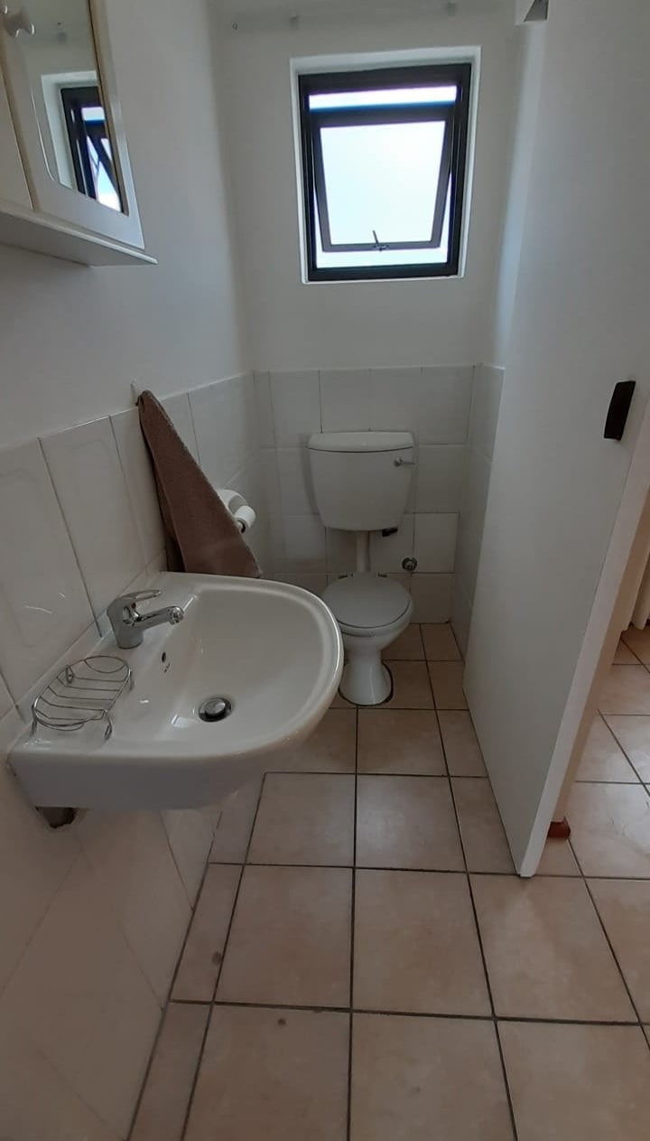 Flat to rent in Oakglen