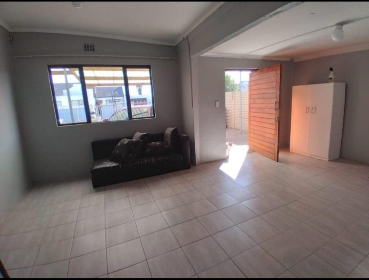 Flat to rent in Ottery