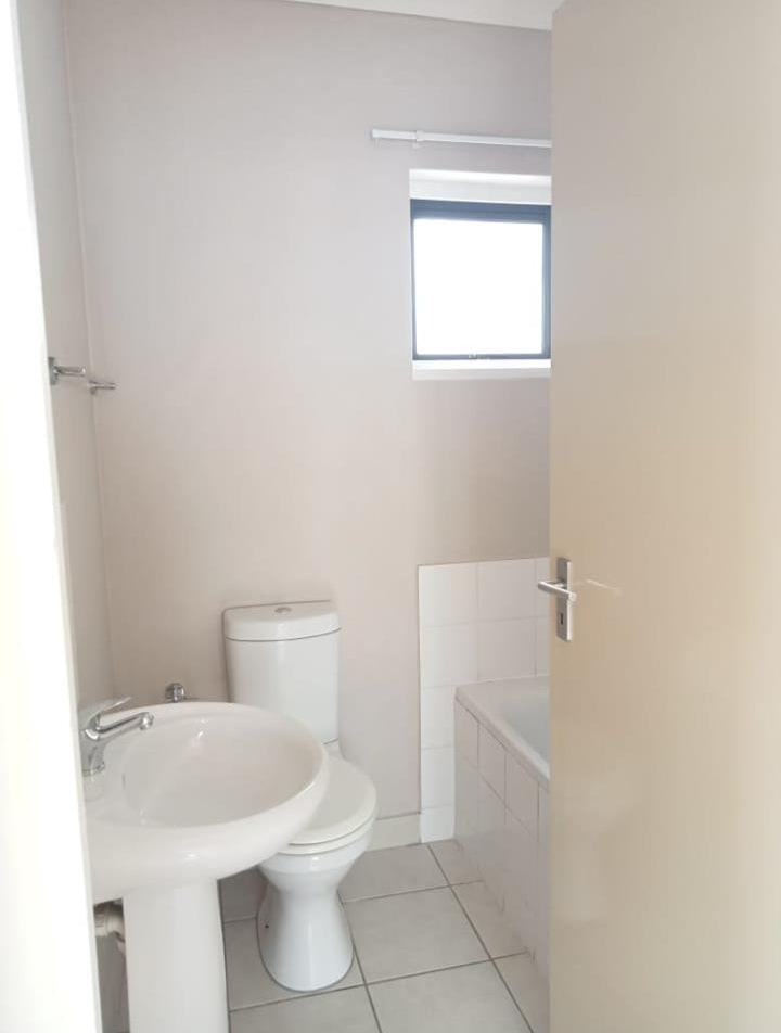 Flat to rent in Maitlands