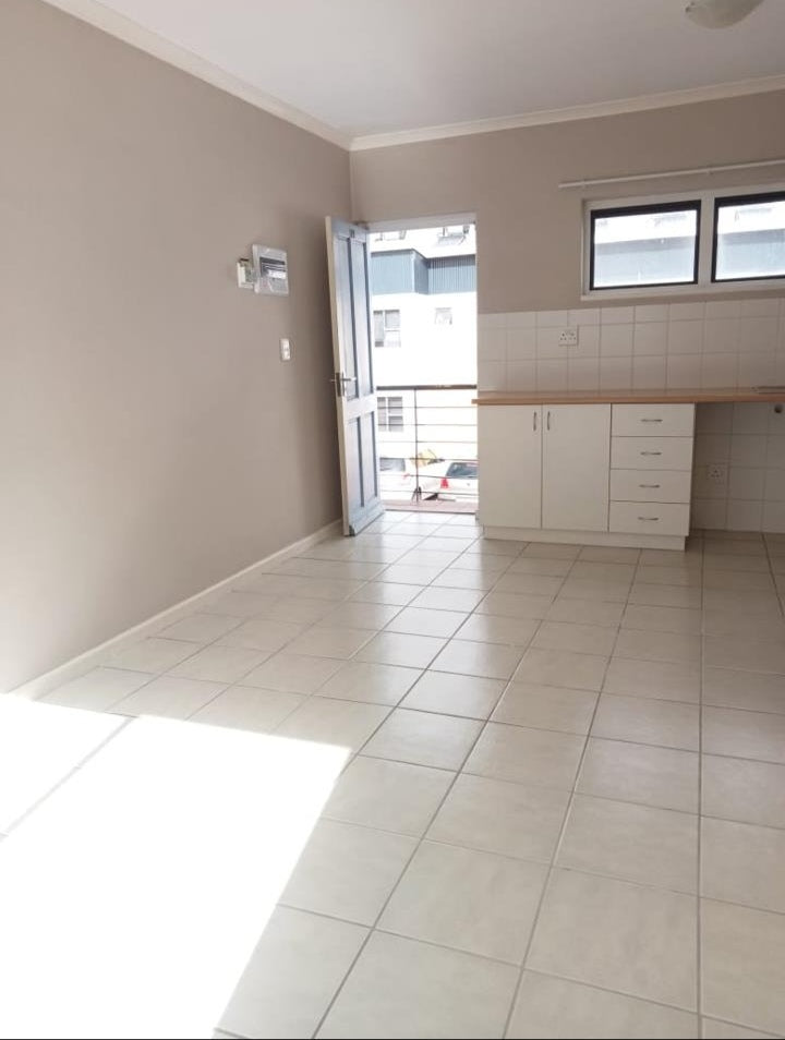 Flat to rent in Maitlands