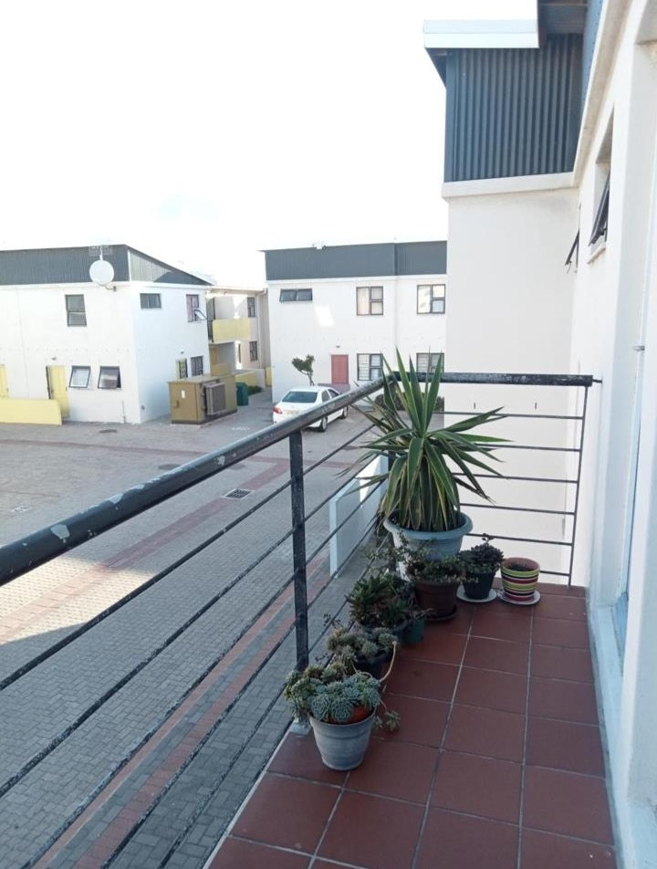 Flat to rent in Maitlands