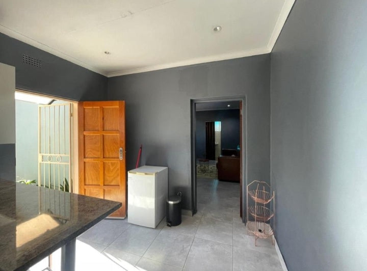 Flat To Rent In Moregloed