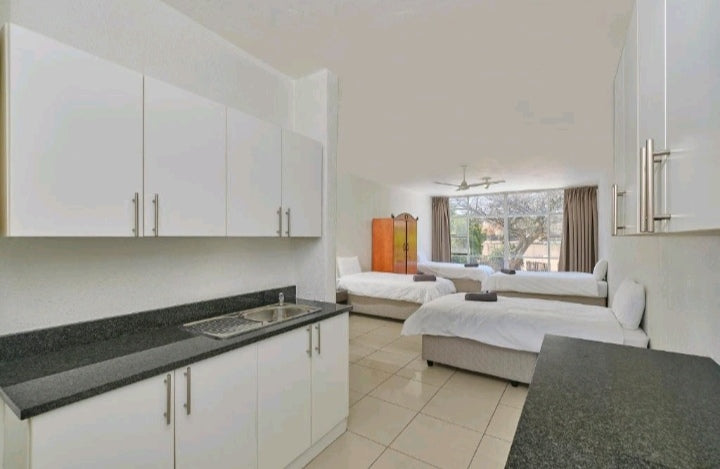 Per Night Inn & Out Sand ton Park