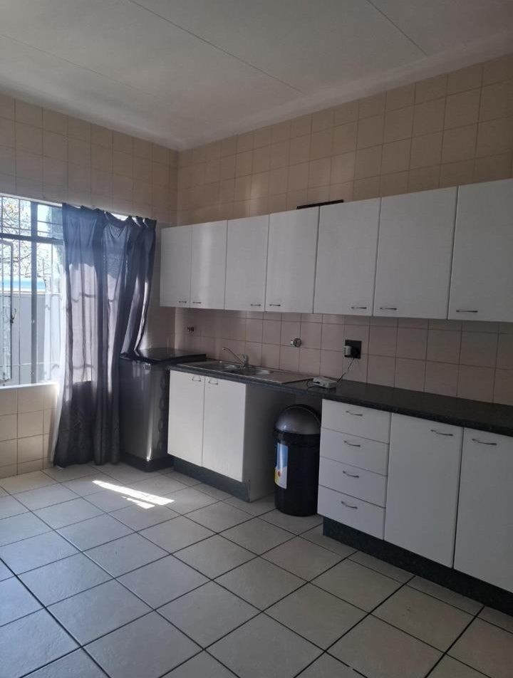 Flat To Rent In Westdene