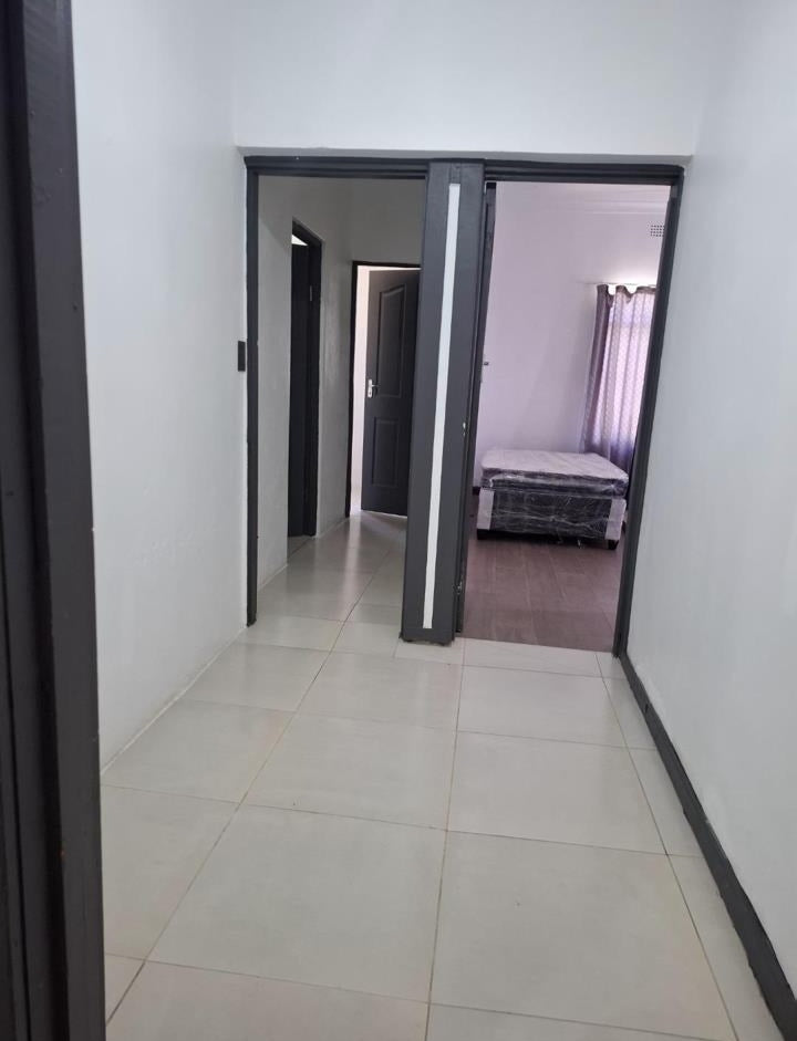 Flat To Rent In Westdene
