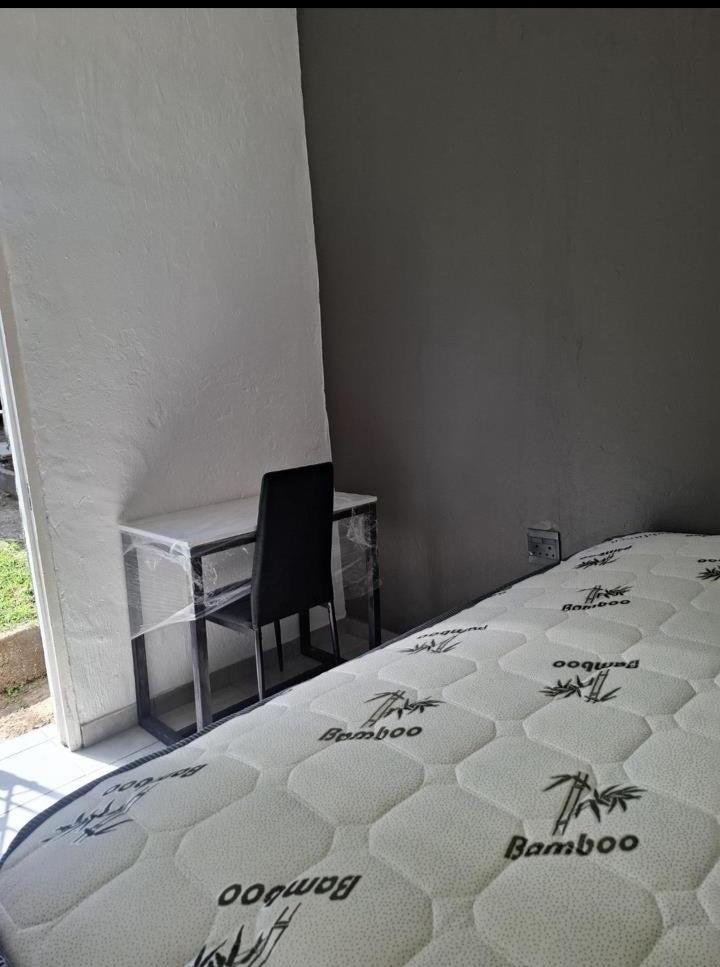 Flat To Rent In Westdene