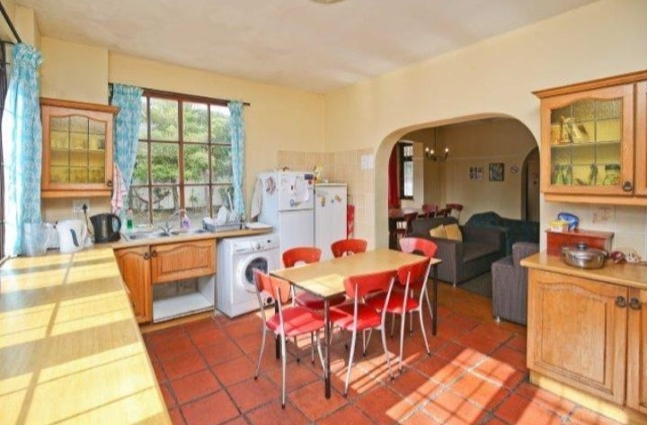 Flat To Rent In Rosebank