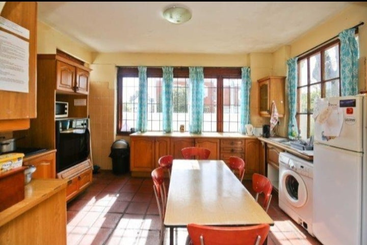 Flat To Rent In Rosebank