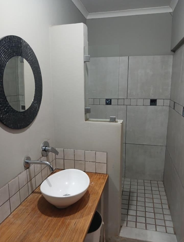 Flat To Rent In Claremont