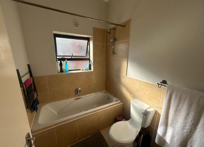 Flat To Rent In Parklands East