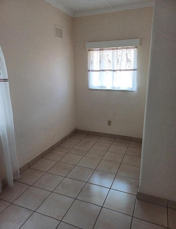 Flat To Rent In Winderm