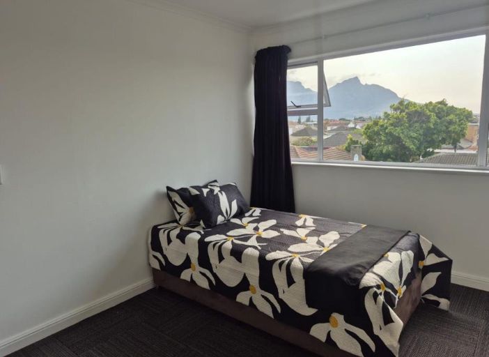 Flat To Rent In Lansdowne