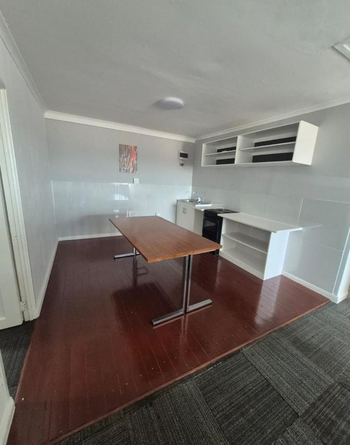 Flat To Rent In Lansdowne