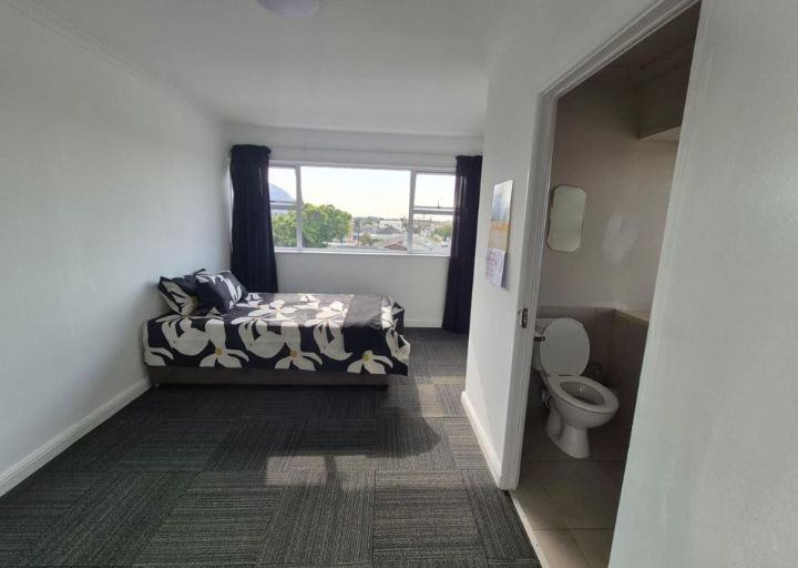 Flat To Rent In Lansdowne