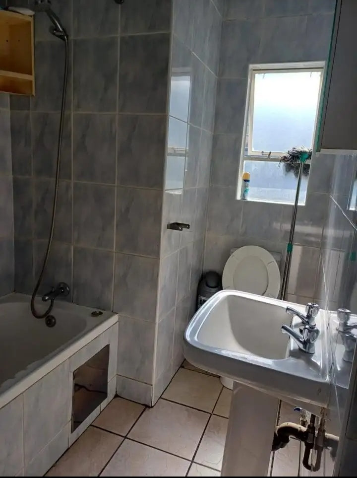 Flat to rent in Westdene