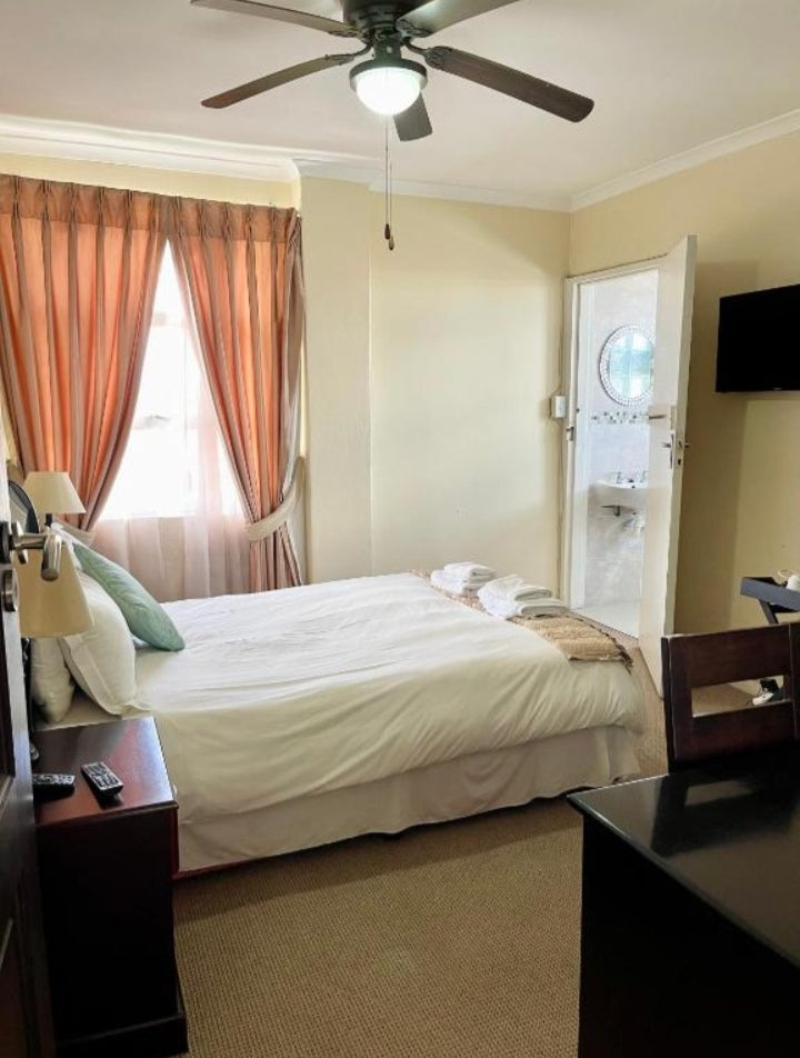 Flat to rent in Rondebosch