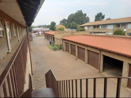 Flat to rent in Randfontein South