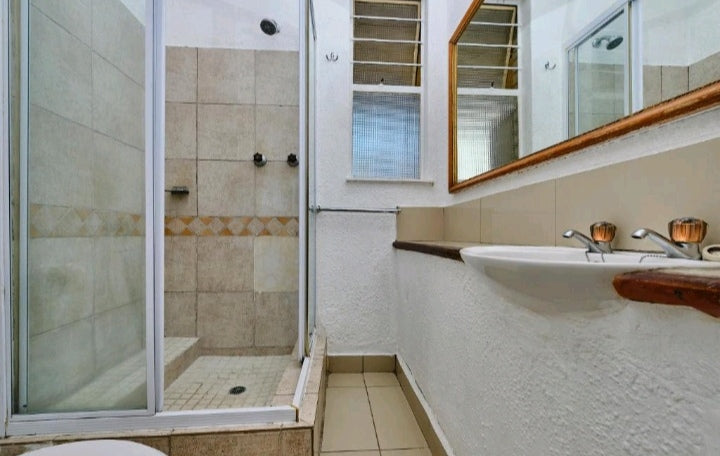 Per Night Inn & Out Sand ton Park