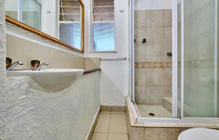 Per Night Inn & Out Sand ton Park