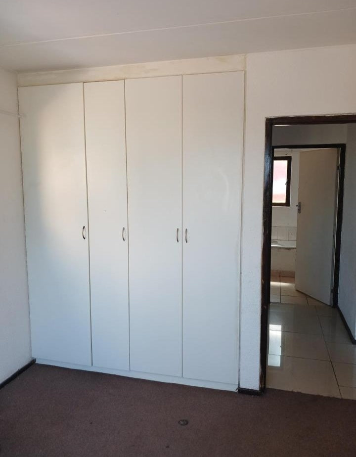 Flat To Rent In Montclair